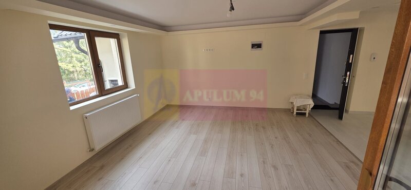 Apartament 2 camere, parter, de vanzare in Busteni