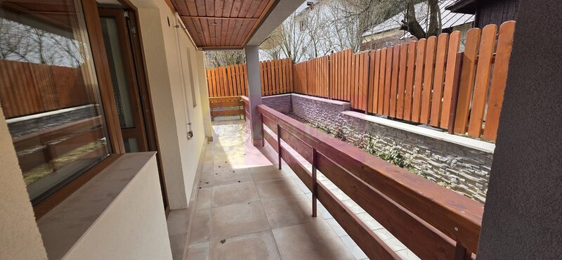 Apartament 2 camere, parter, de vanzare in Busteni